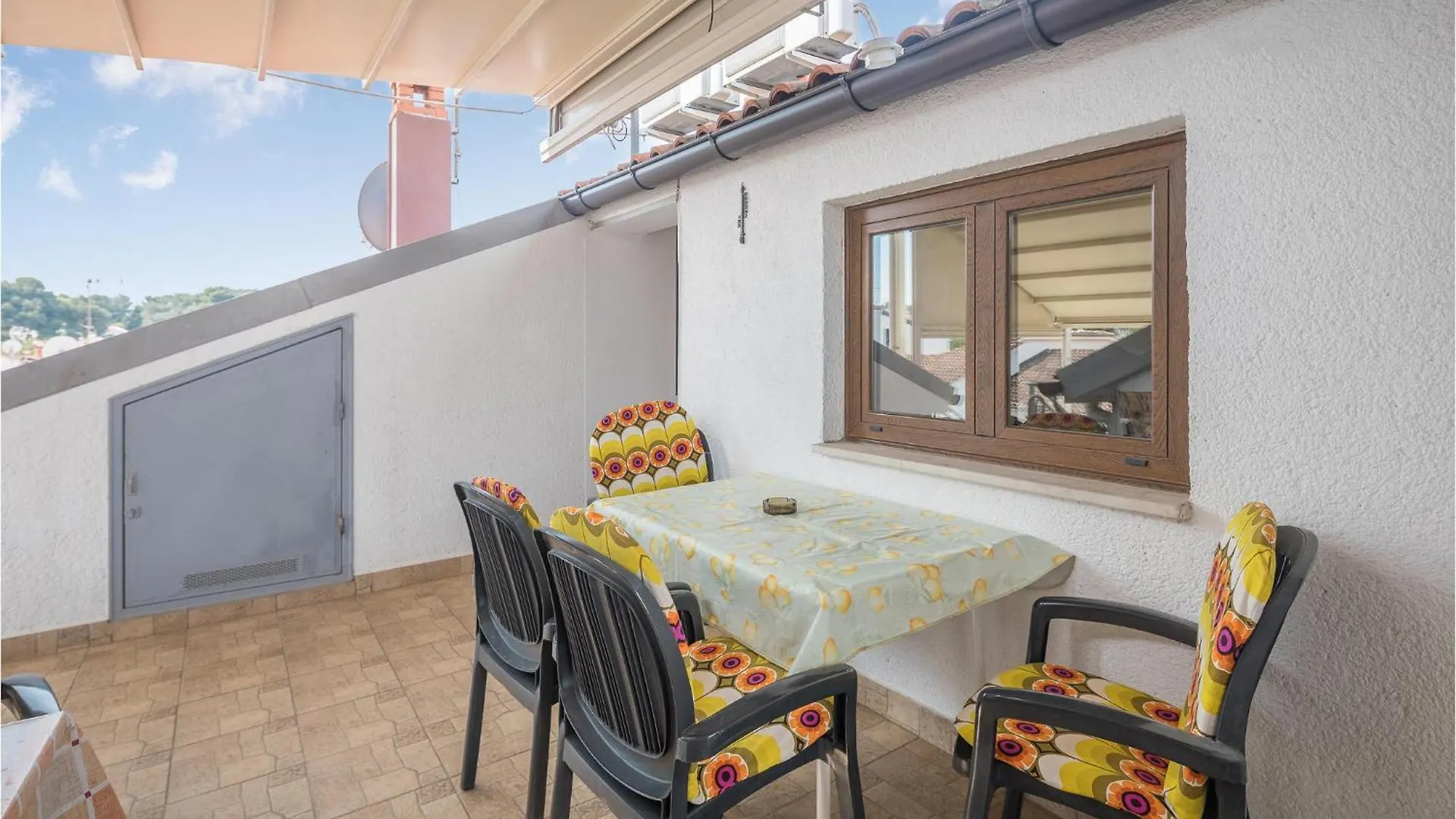 Cozy Apartment In Porec With Kitchen